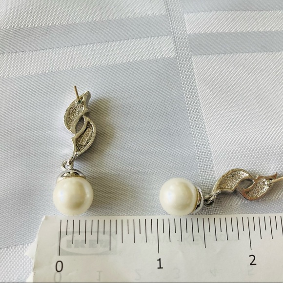 Vintage Butler signed rhinestone paved faux pearl dangle drop earrings - Picture 7 of 9